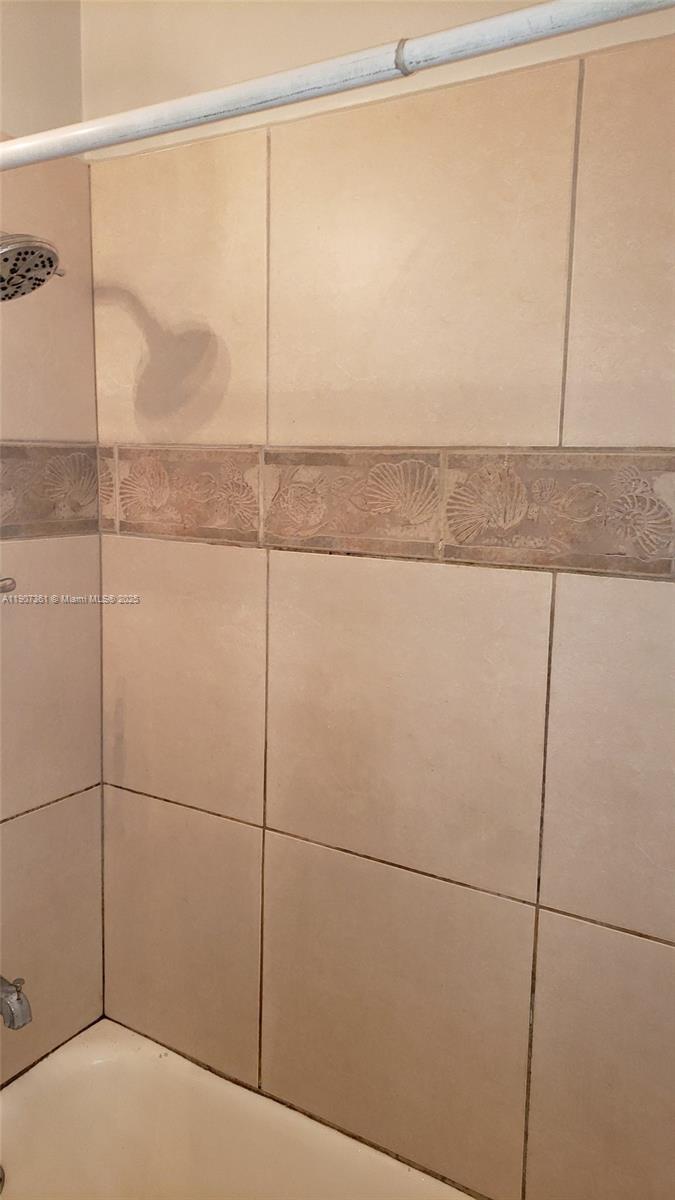 CARMEL VILLAS CONDO - Residential Lease