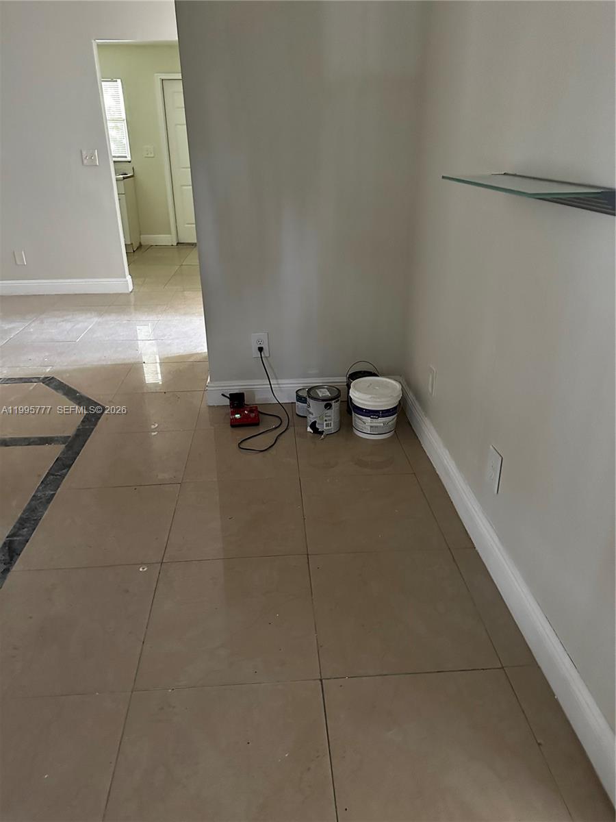 SUNSHINE VILLAS - Residential Lease