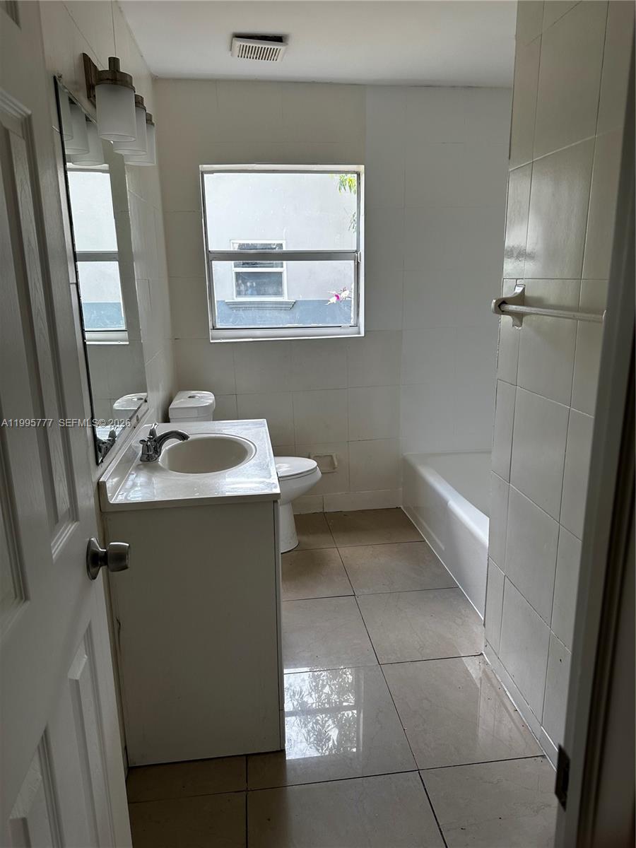 SUNSHINE VILLAS - Residential Lease