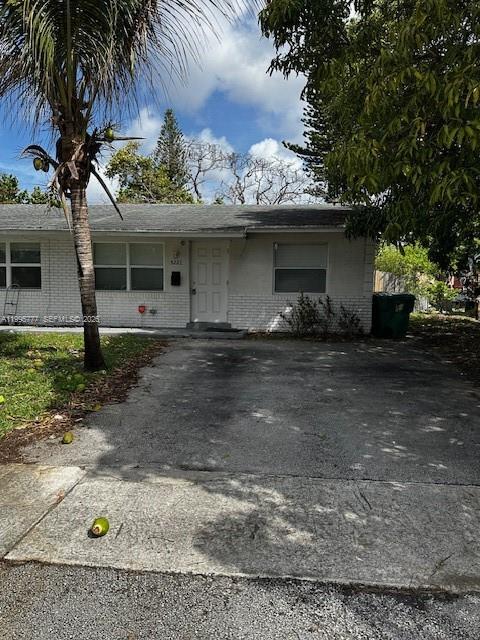 SUNSHINE VILLAS - Residential Lease