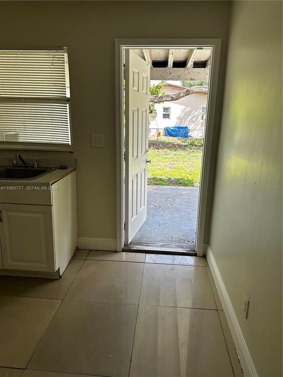 SUNSHINE VILLAS - Residential Lease