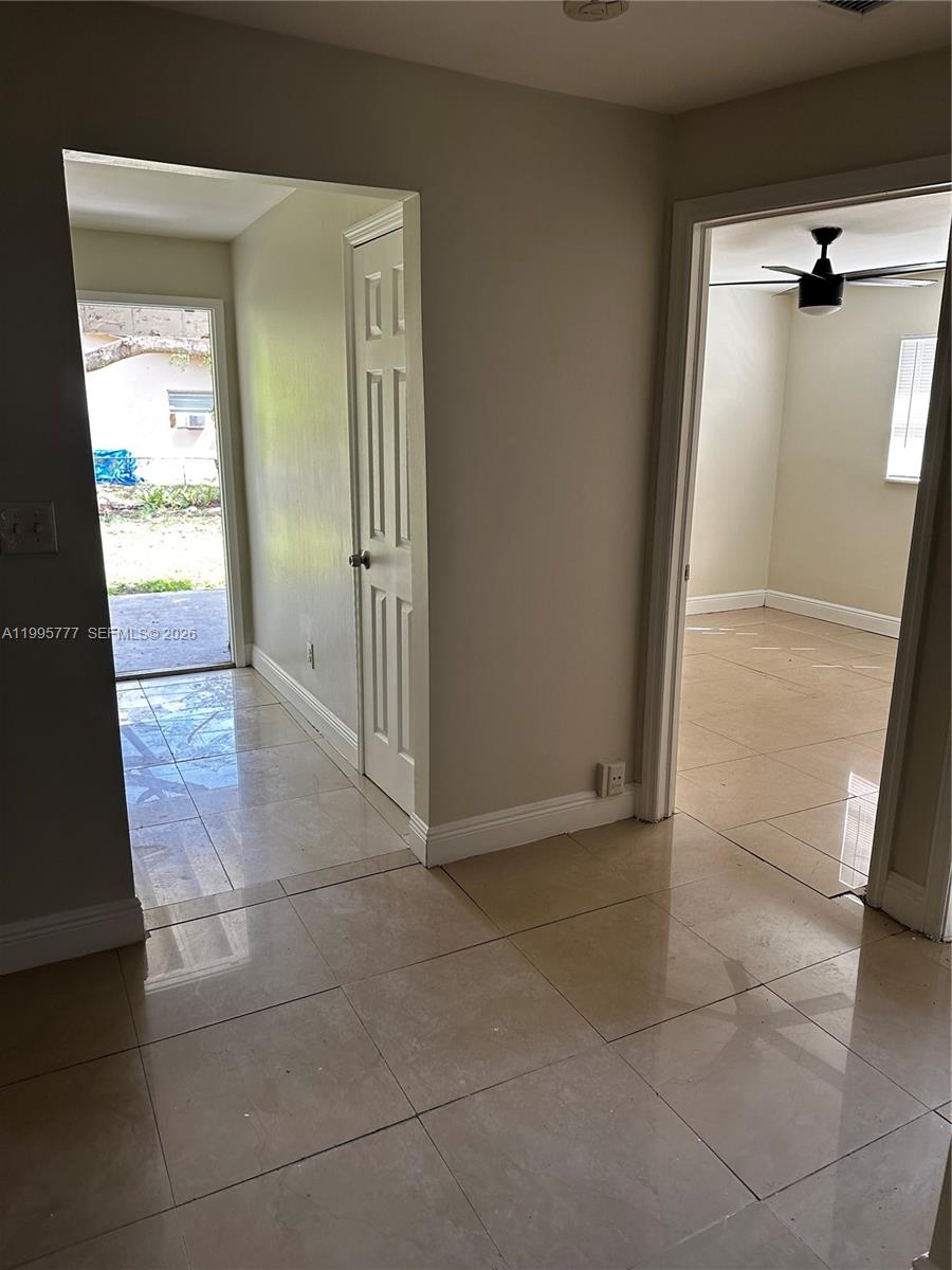 SUNSHINE VILLAS - Residential Lease