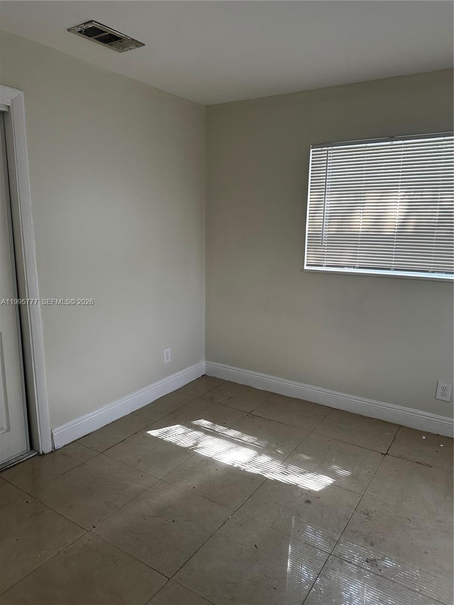 SUNSHINE VILLAS - Residential Lease