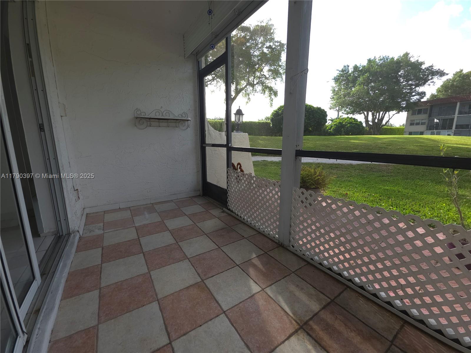 HOLLYBROOK GOLF AND - Residential Lease