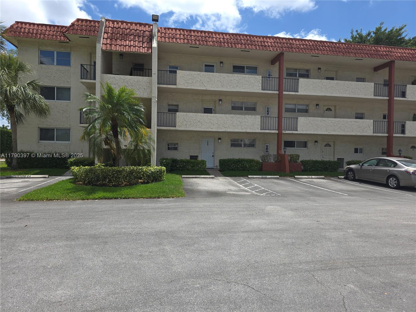 HOLLYBROOK GOLF AND - Residential Lease