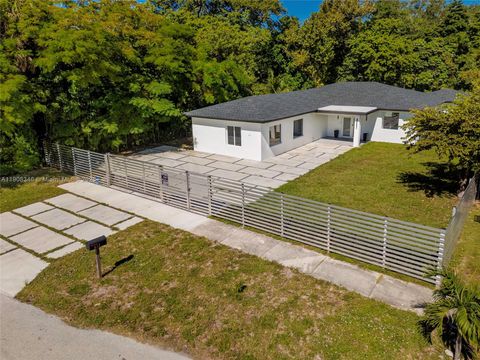 651 NE 172nd St Miami FL 33162