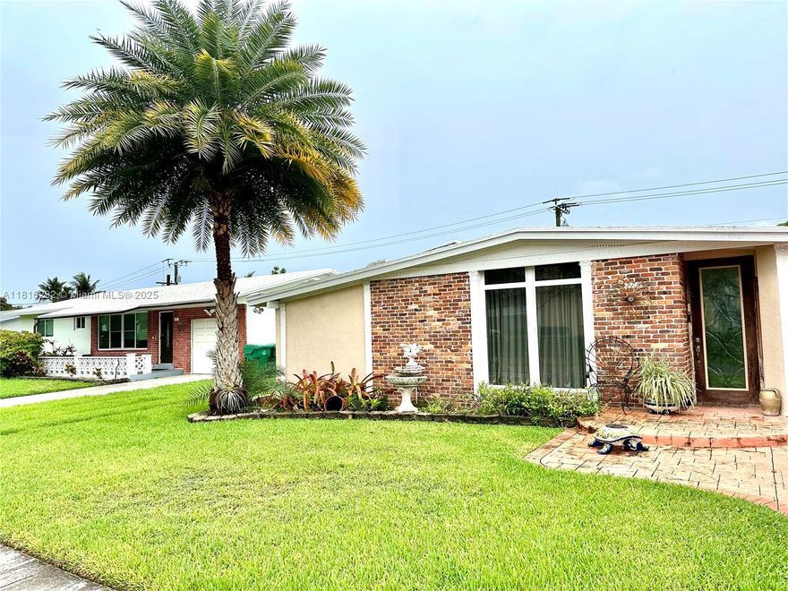 This great  efficiency offers a clean, bright, and private space just minutes from the beach, Dania Pointe, Fort Lauderdale Airport, and major highways. Ideal for a single occupant ,this unit features a private entrance, updated kitchen, full bath, and a pool . Rent includes electricity, water, and internet.
Conveniently located near shopping, dining, and entertainment. Fast approval. No HOA.