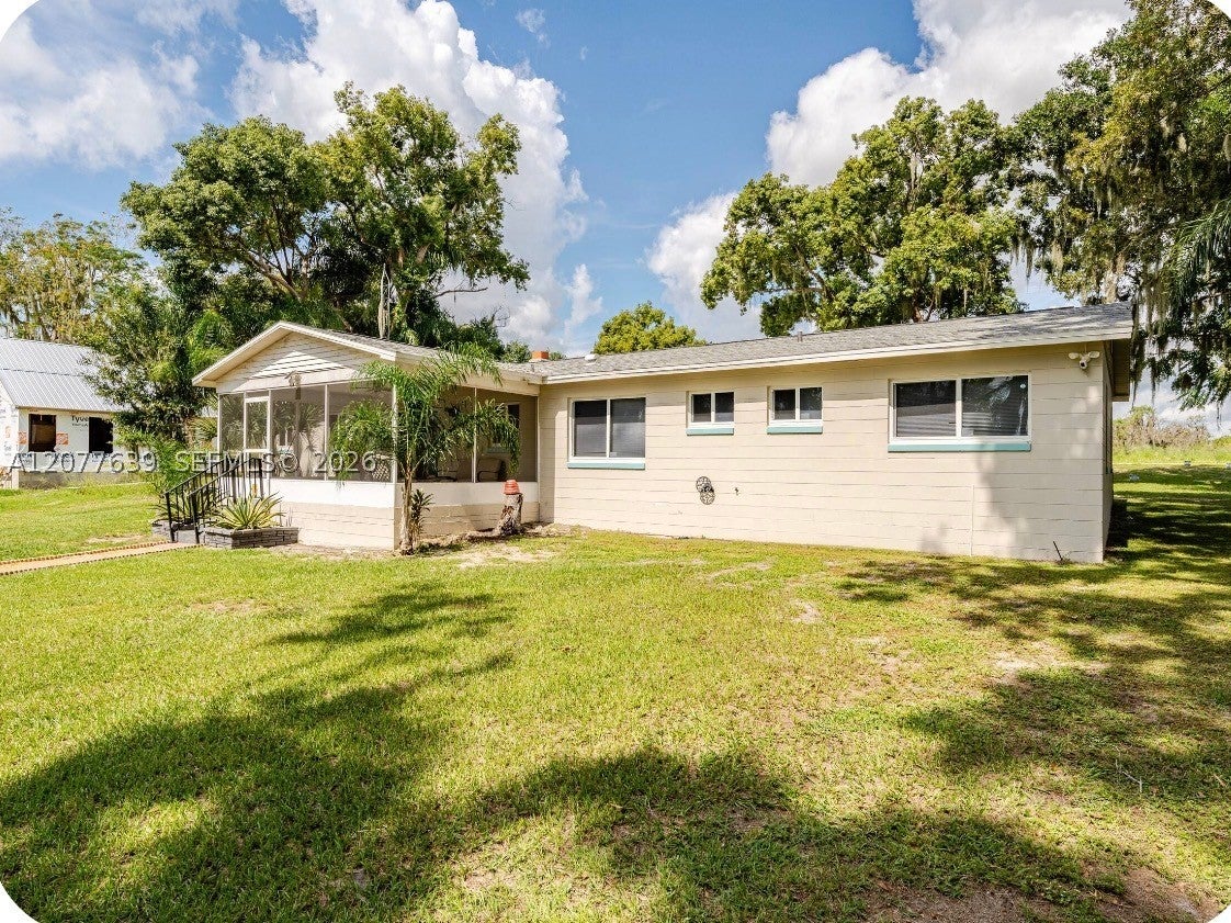 1409 N Lake Reedy
