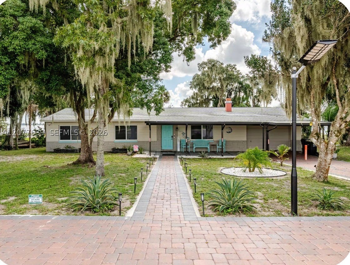 1409 N Lake Reedy
