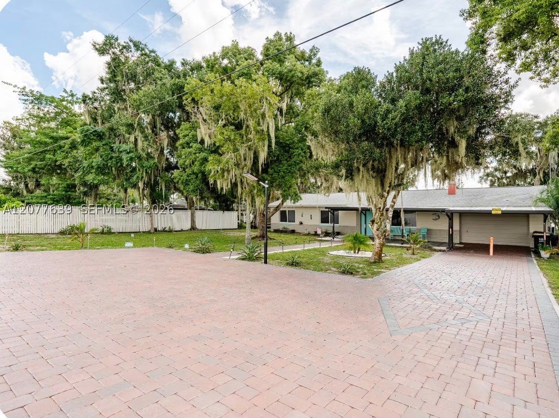1409 N Lake Reedy