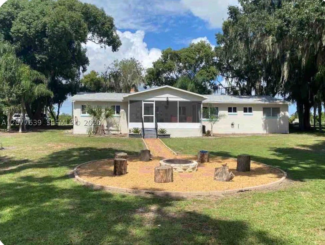 1409 N Lake Reedy