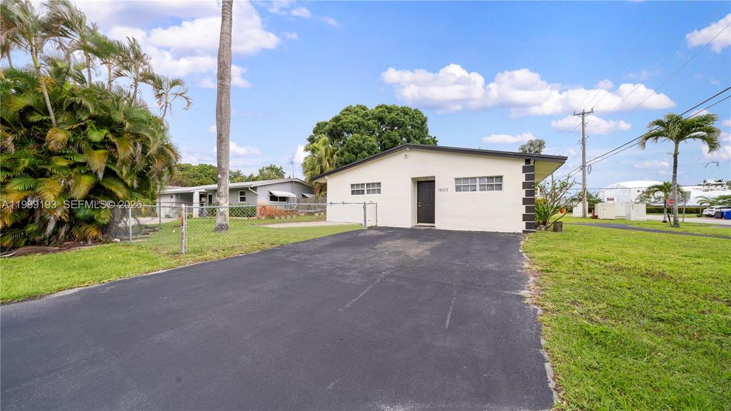 Photo of 1501 SW 21st St #1-2, Fort Lauderdale, FL 33315 (MLS # A11999193)