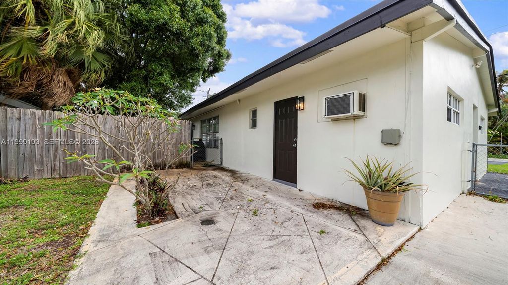 Photo of 1501 SW 21st St #1-2, Fort Lauderdale, FL 33315 (MLS # A11999193)