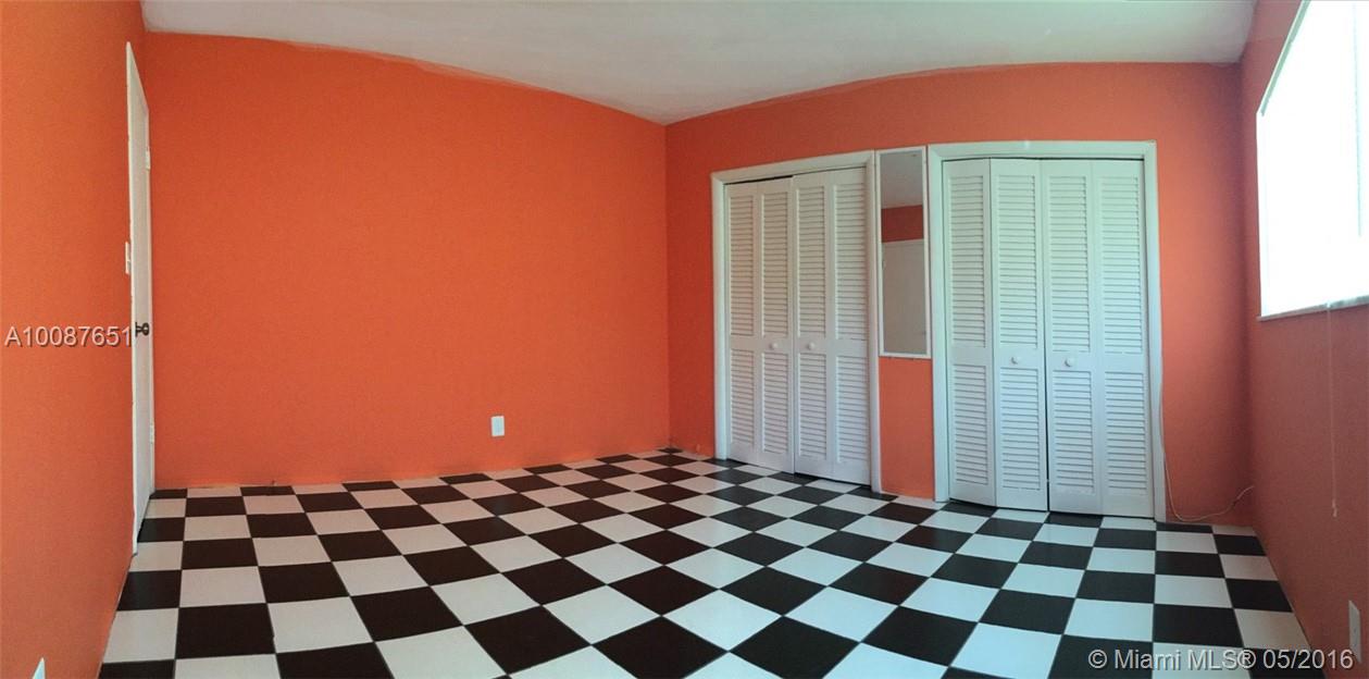 Hampton Court Condo - Residential Lease