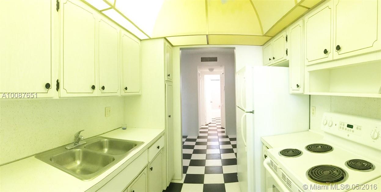 Hampton Court Condo - Residential Lease