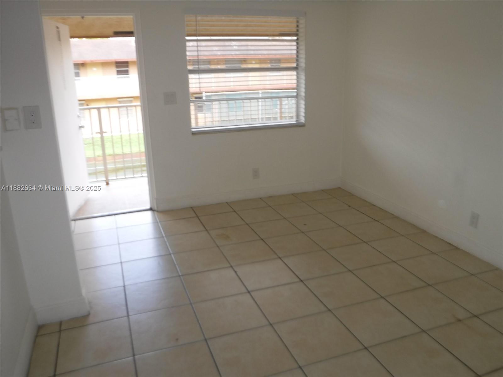 COURTS AT OAKLAND PARK - Residential Lease