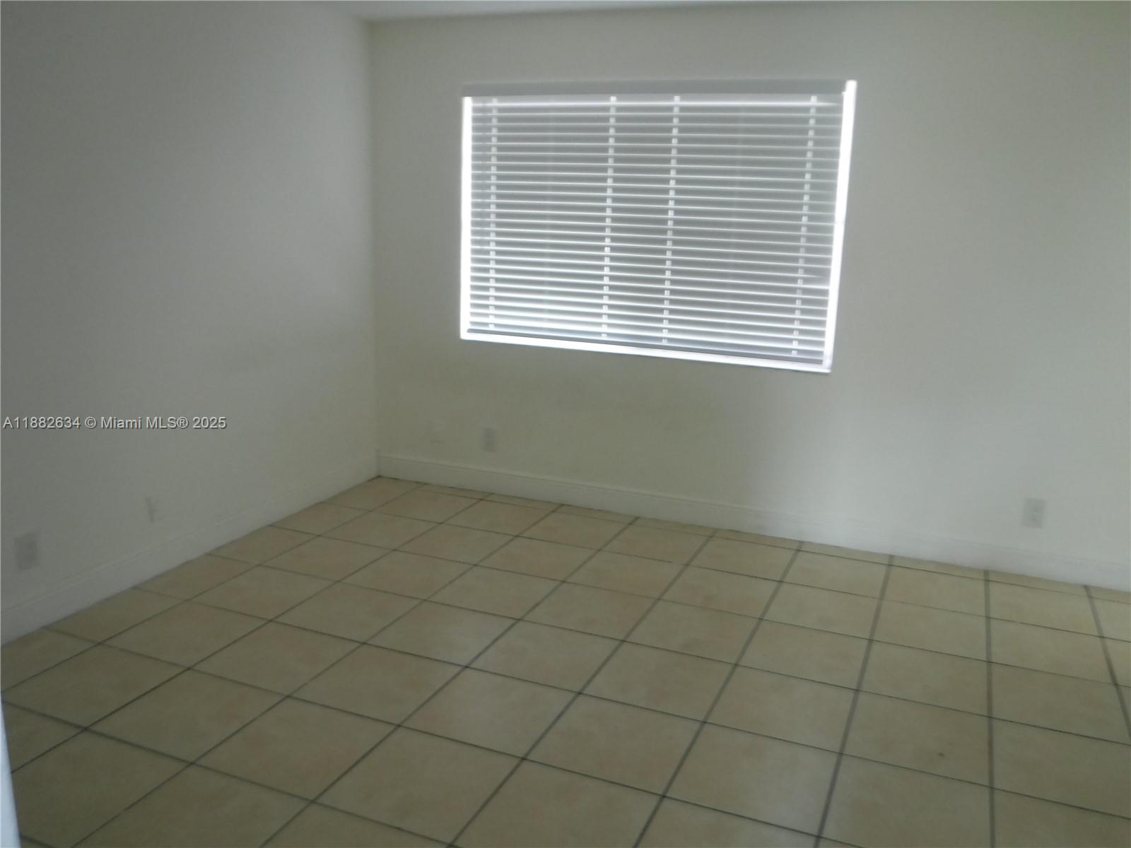 COURTS AT OAKLAND PARK - Residential Lease