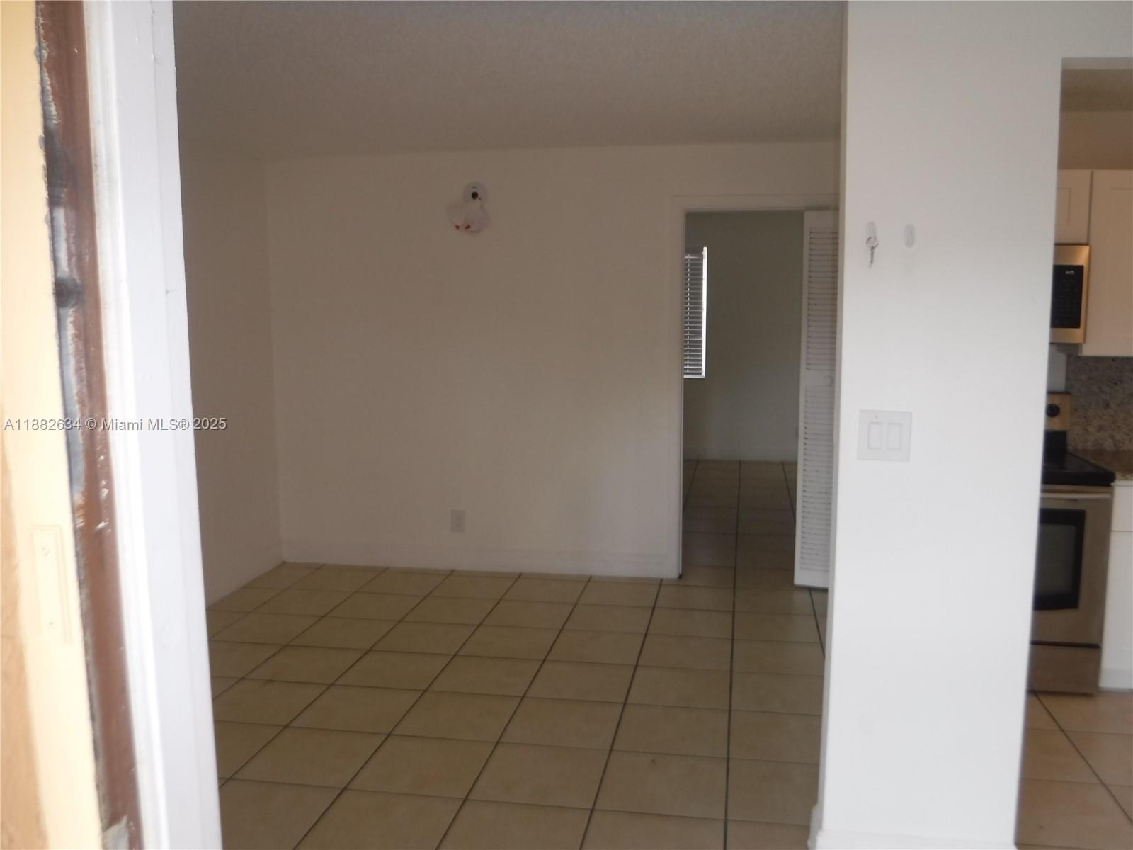 COURTS AT OAKLAND PARK - Residential Lease