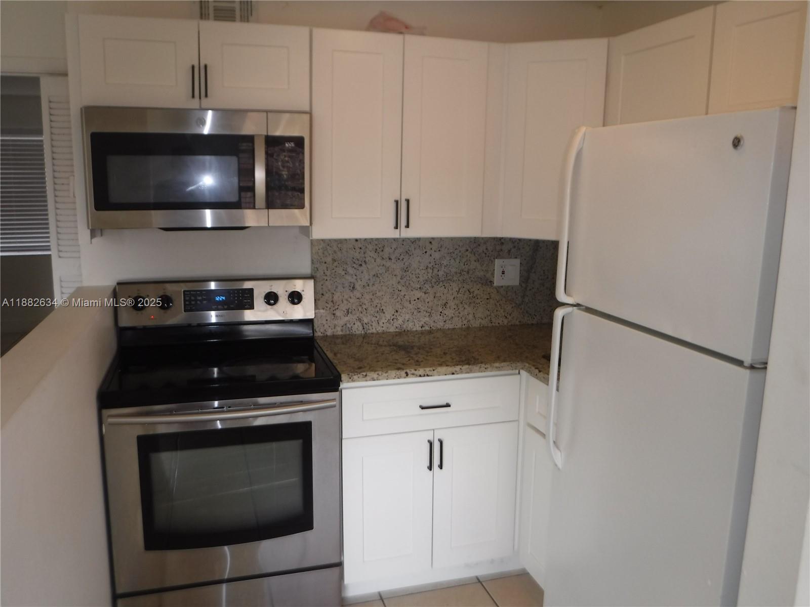 COURTS AT OAKLAND PARK - Residential Lease