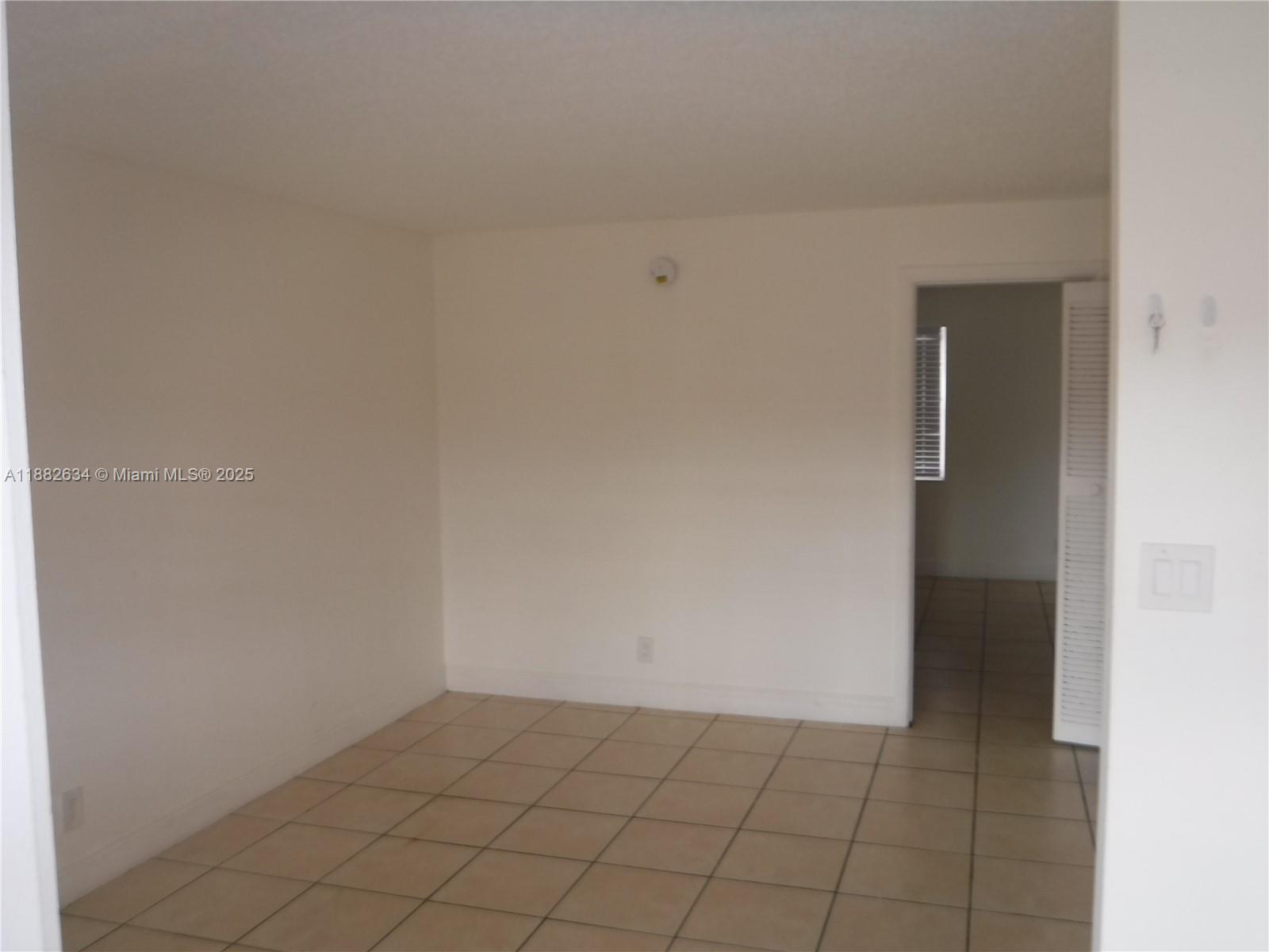 COURTS AT OAKLAND PARK - Residential Lease