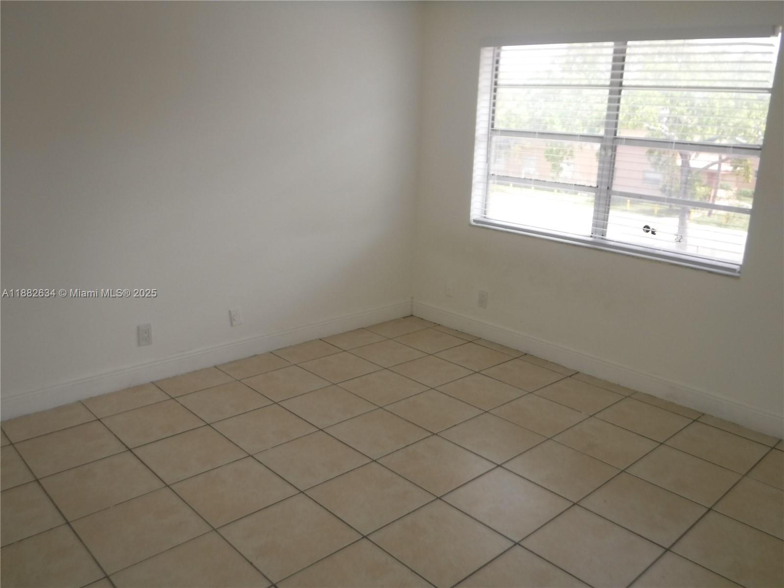 COURTS AT OAKLAND PARK - Residential Lease