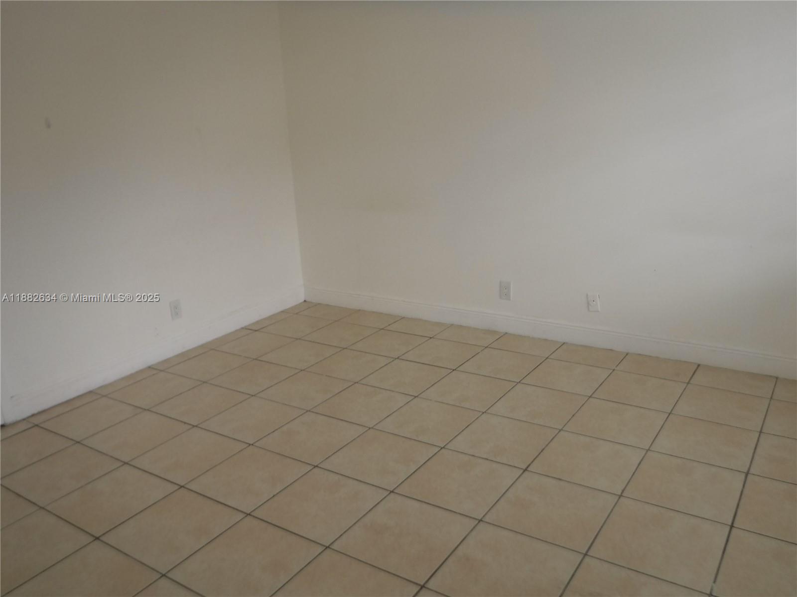 COURTS AT OAKLAND PARK - Residential Lease