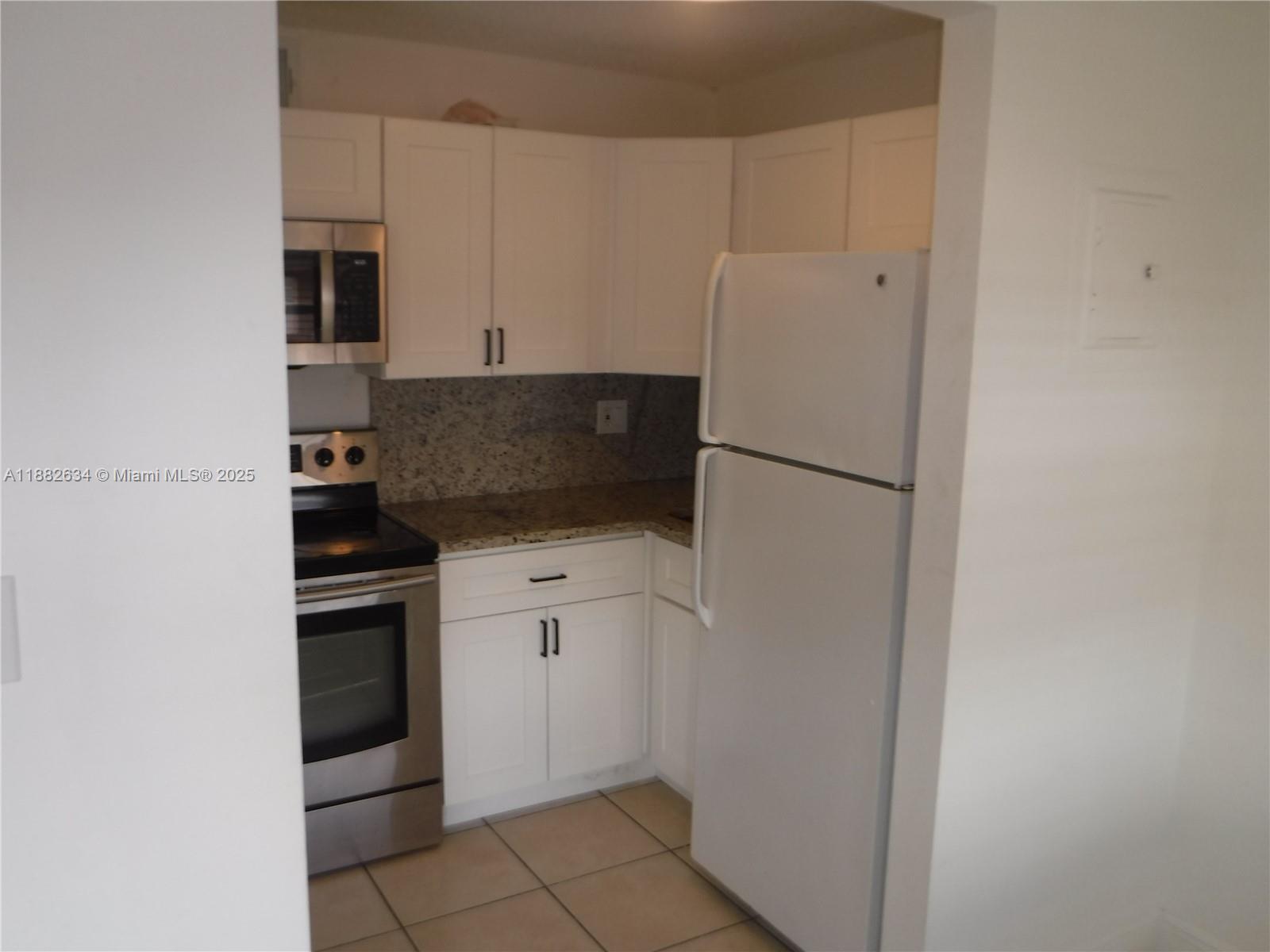 COURTS AT OAKLAND PARK - Residential Lease
