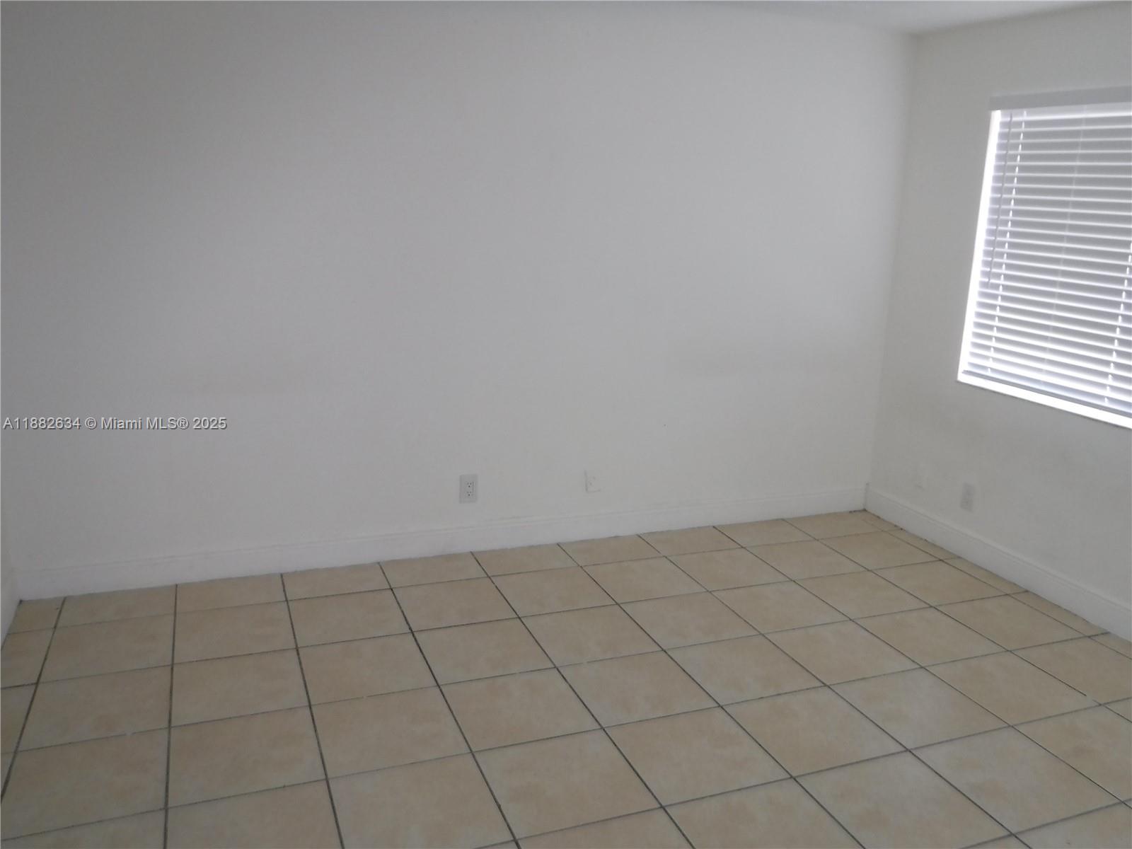 COURTS AT OAKLAND PARK - Residential Lease