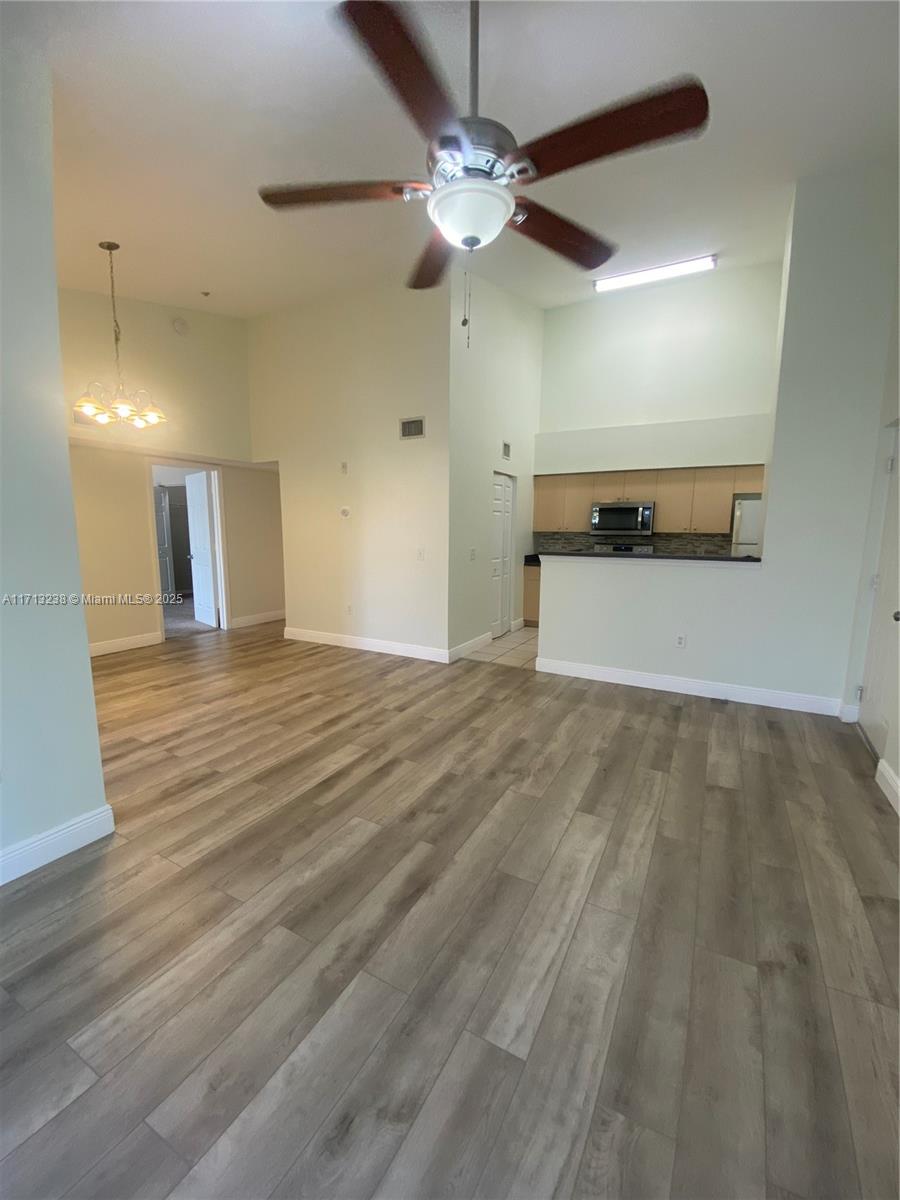 EMERALD ISLE AT LAGUNA LA - Residential Lease