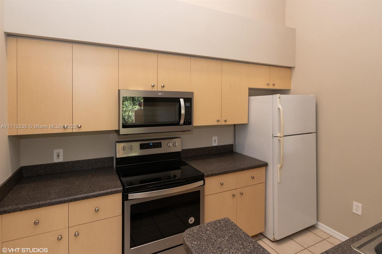 EMERALD ISLE AT LAGUNA LA - Residential Lease