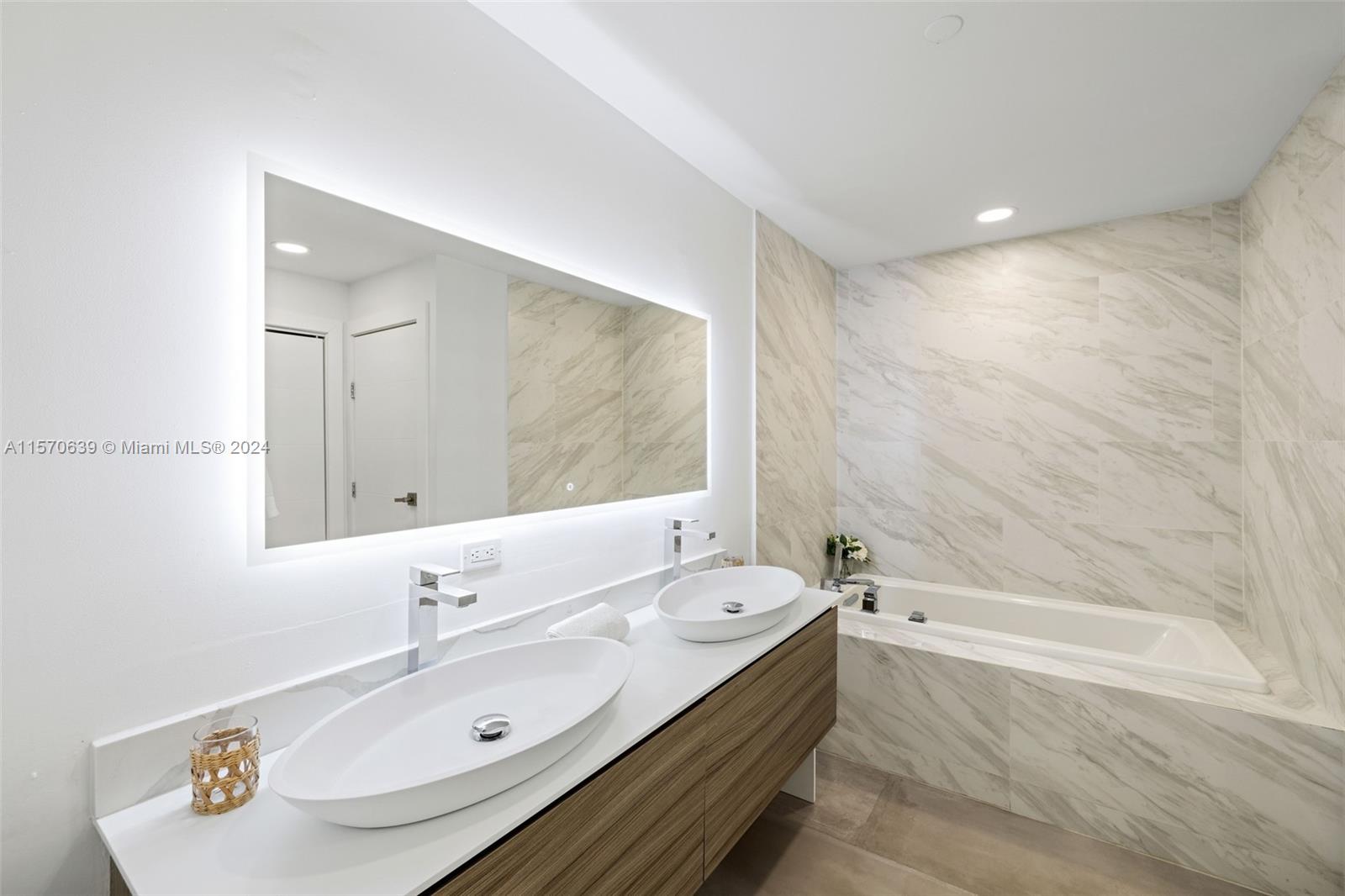 Seaside Condo - Residential Lease