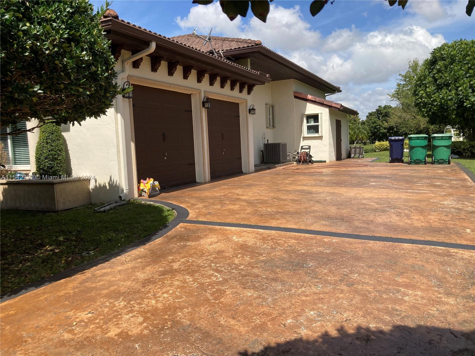 REDLANDS - Residential