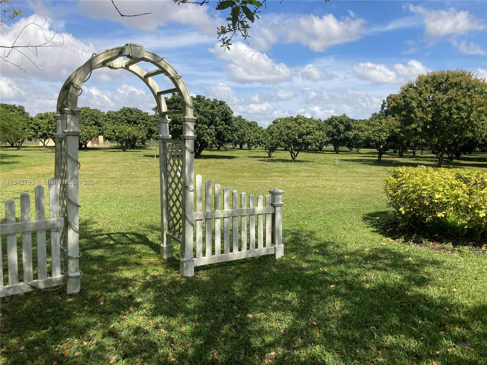 REDLANDS - Residential