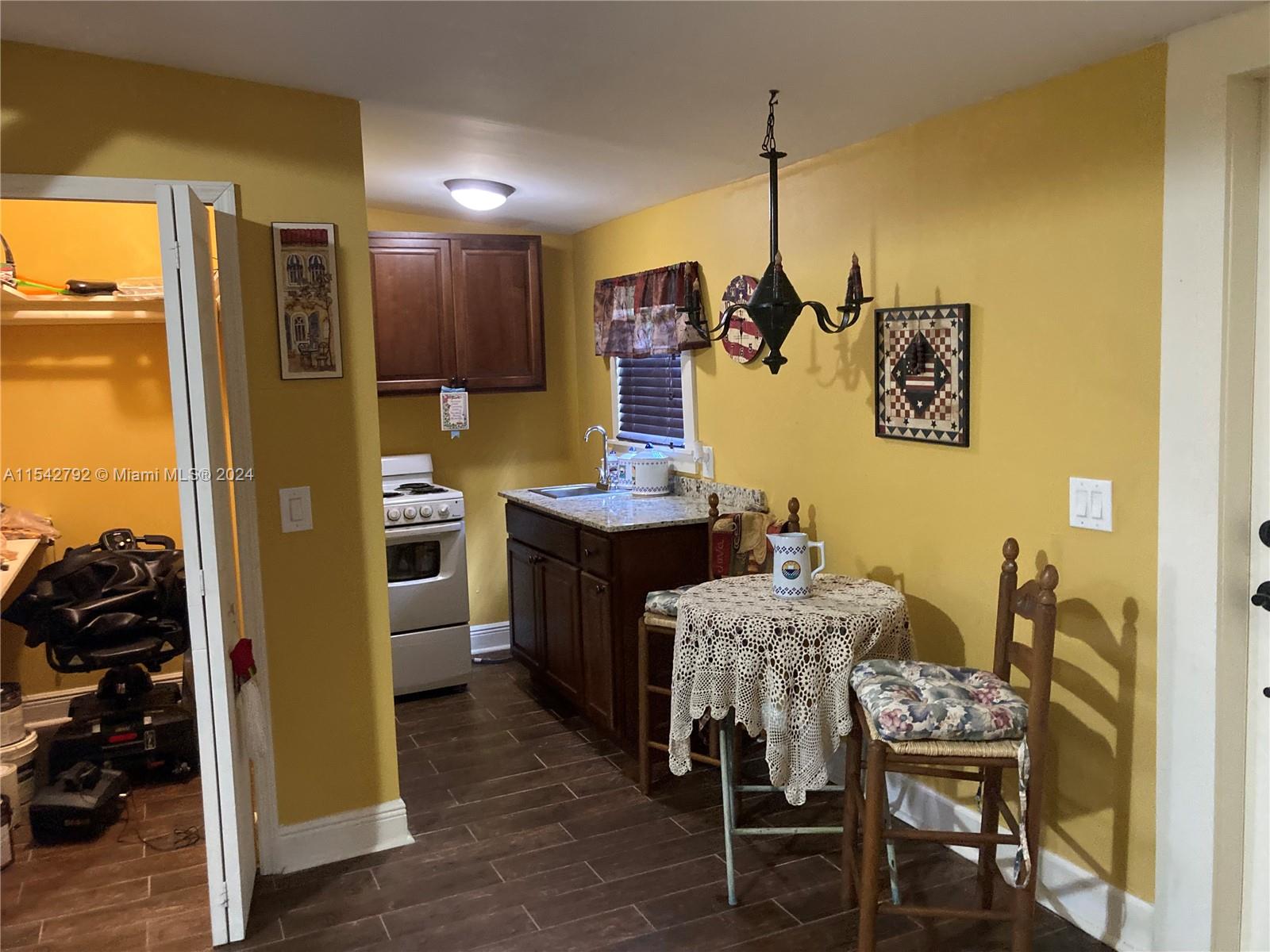 REDLANDS - Residential