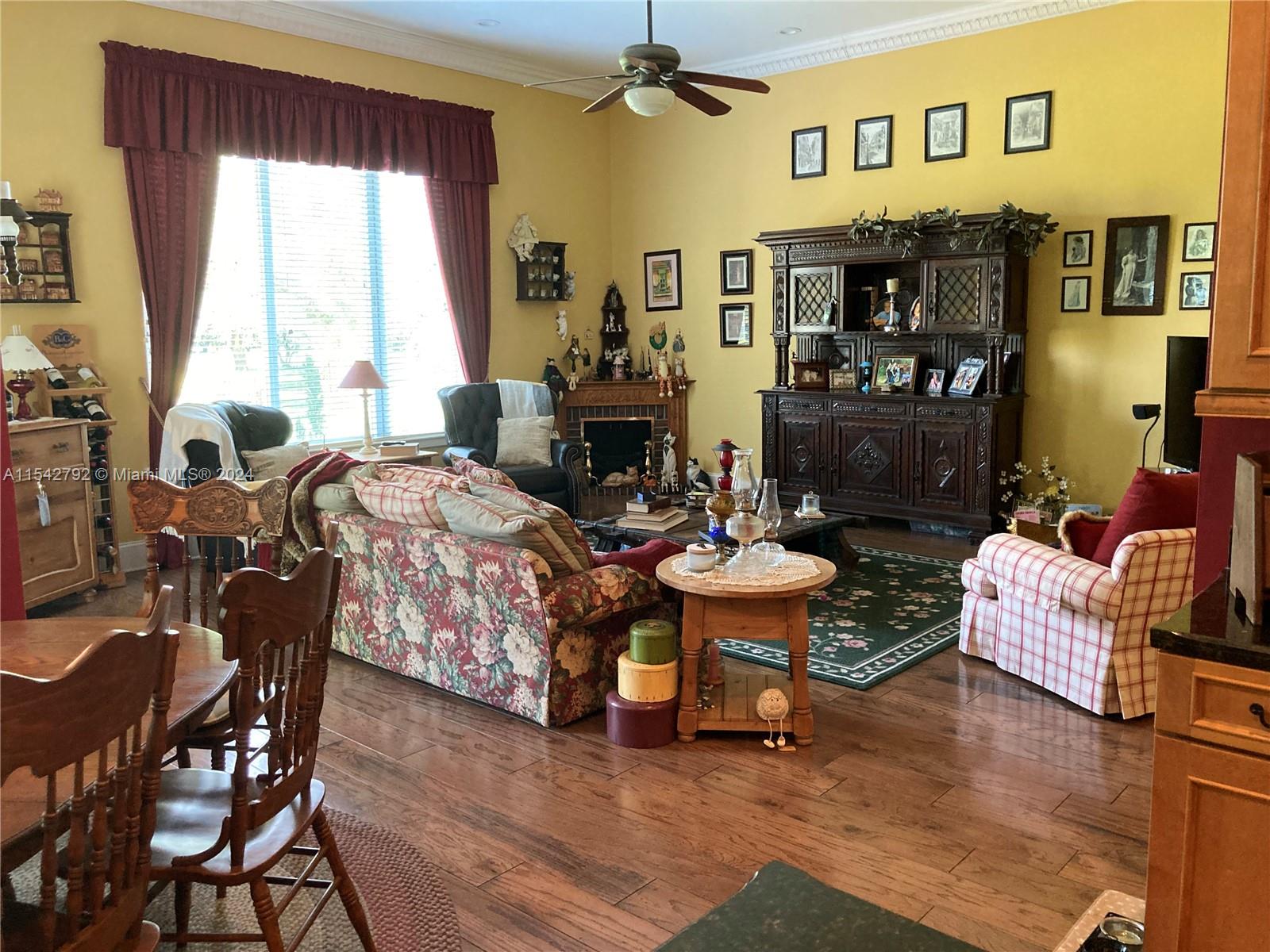 REDLANDS - Residential