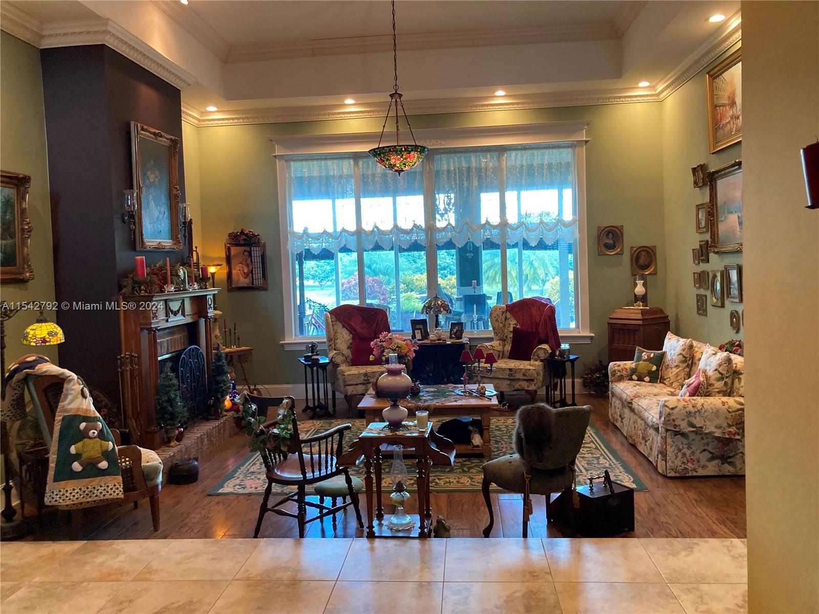 REDLANDS - Residential