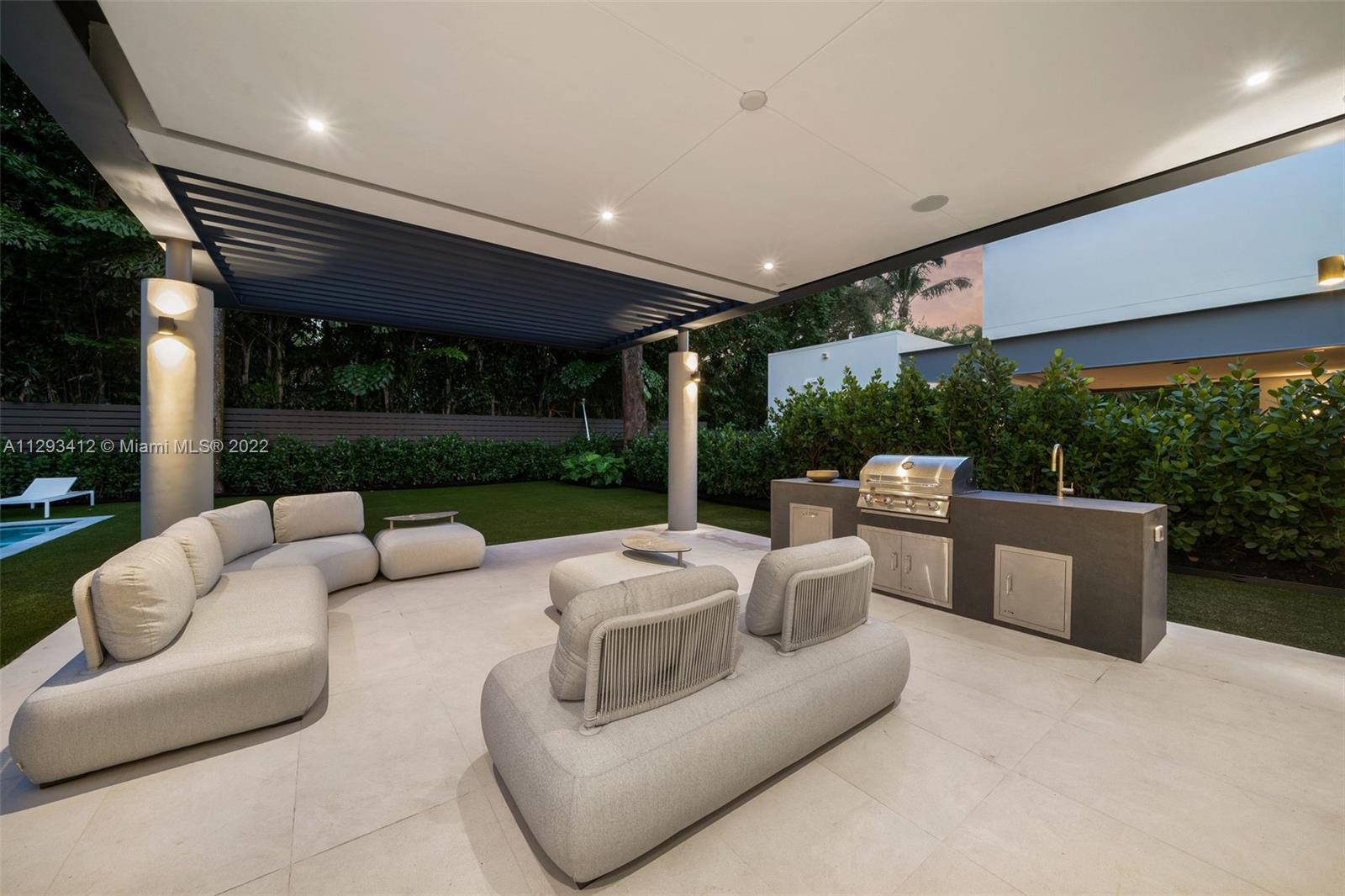 DOUGLAS CIRCLE - Residential