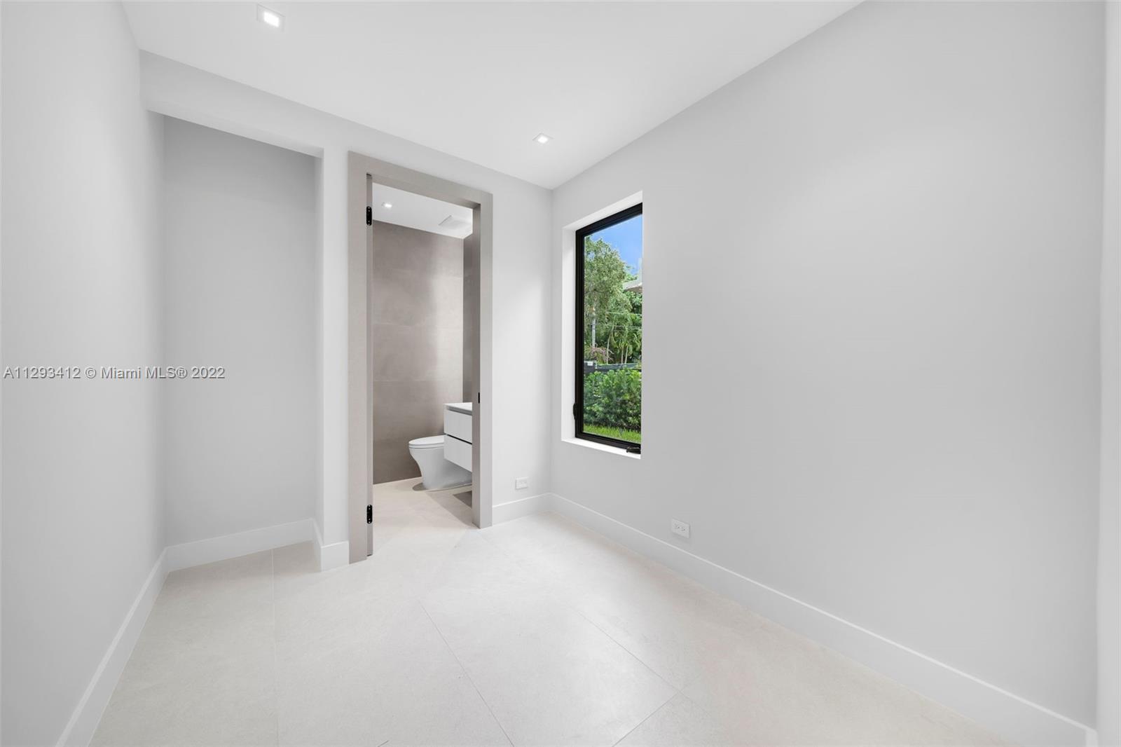 DOUGLAS CIRCLE - Residential