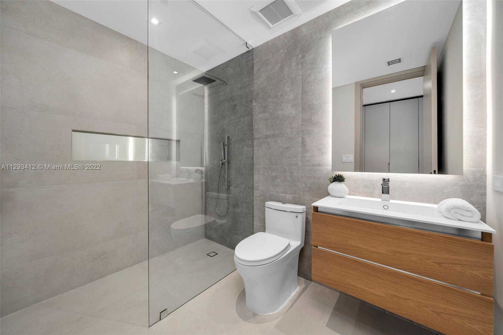 DOUGLAS CIRCLE - Residential