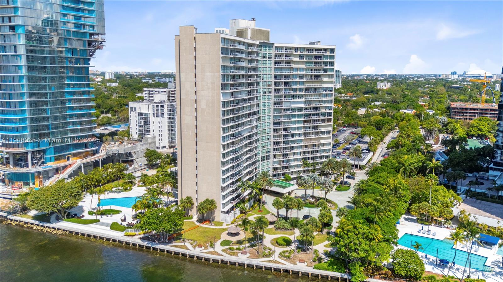 BRICKELL TOWNHOUSE CONDO - Residential Lease