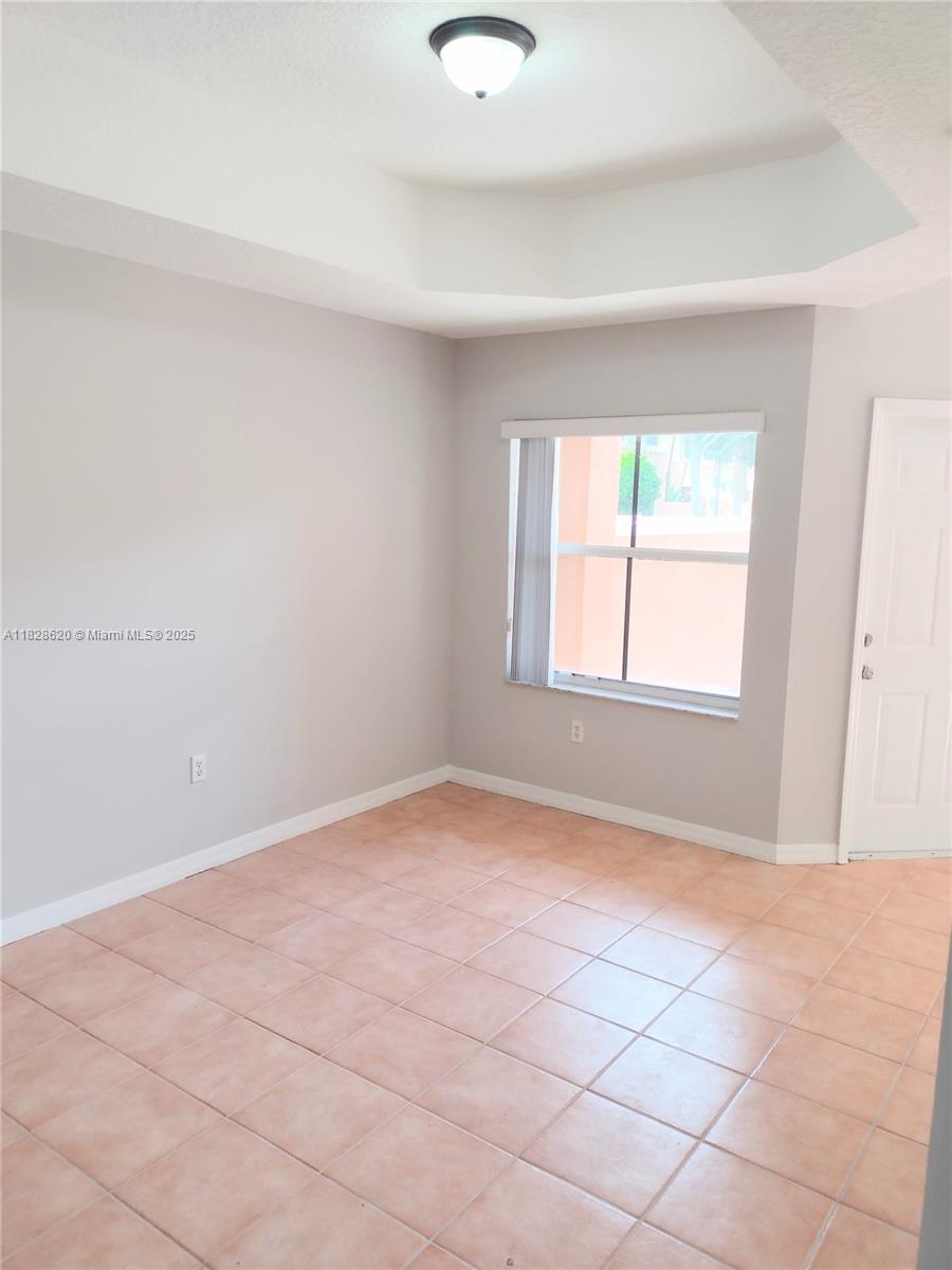 654 SW 106th Ave 1502, Pembroke Pines, FL, 33025/$390,000 4 654 SW 106th Ave 1502