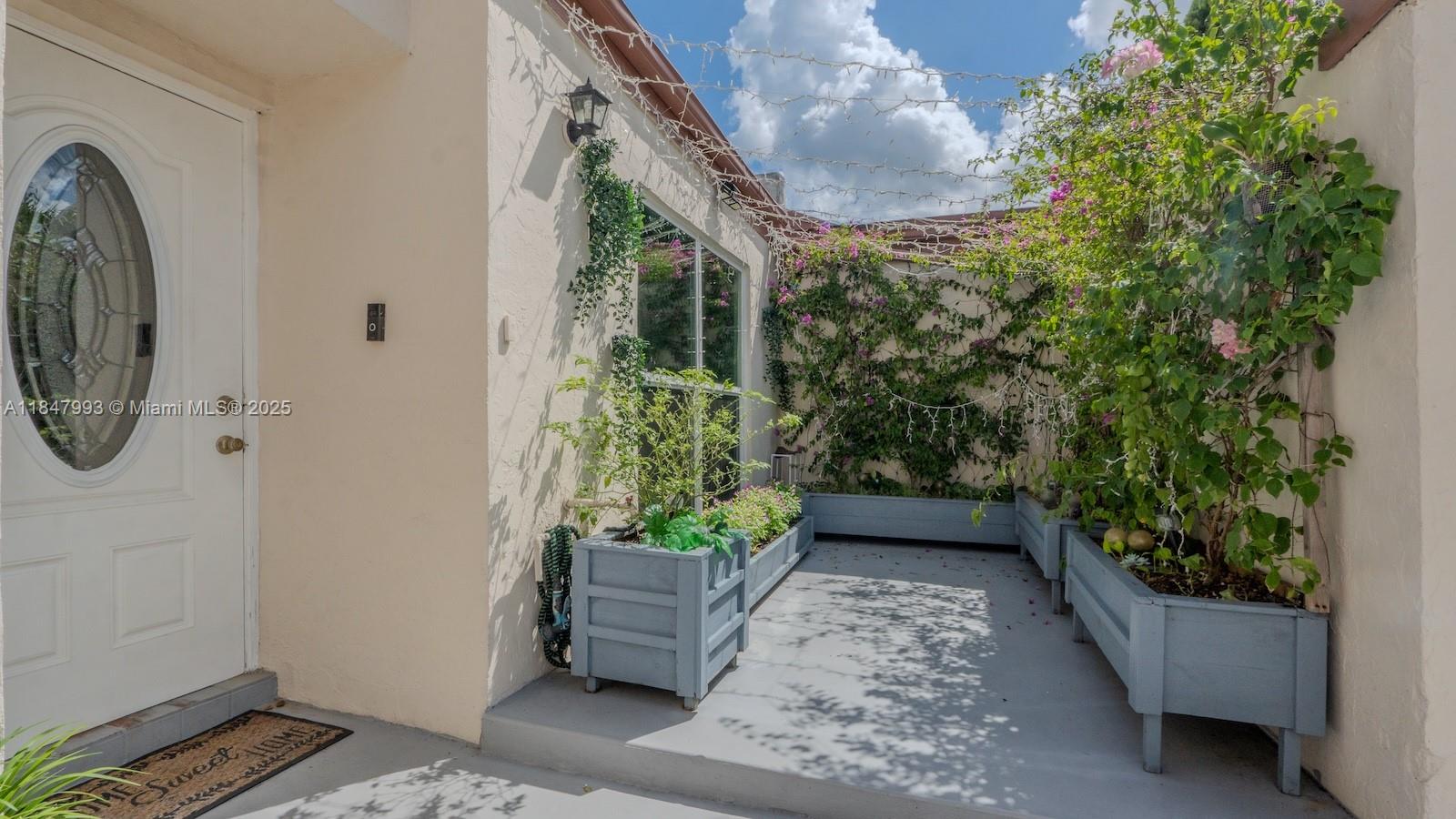 3128 NW 84th Way, Sunrise, FL, 33351/$350,000 2 3128 NW 84th Way