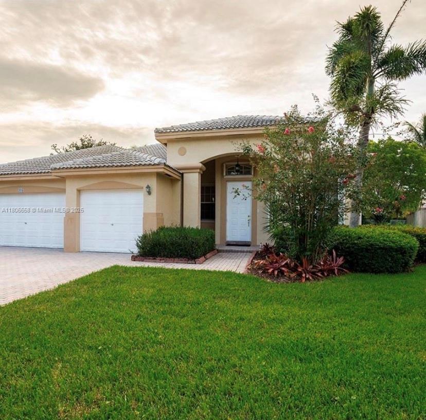 998 Nw 167th Ter 998, Pembroke Pines, Miami-Dade County, Florida - 4 Bedrooms  
3 Bathrooms - 