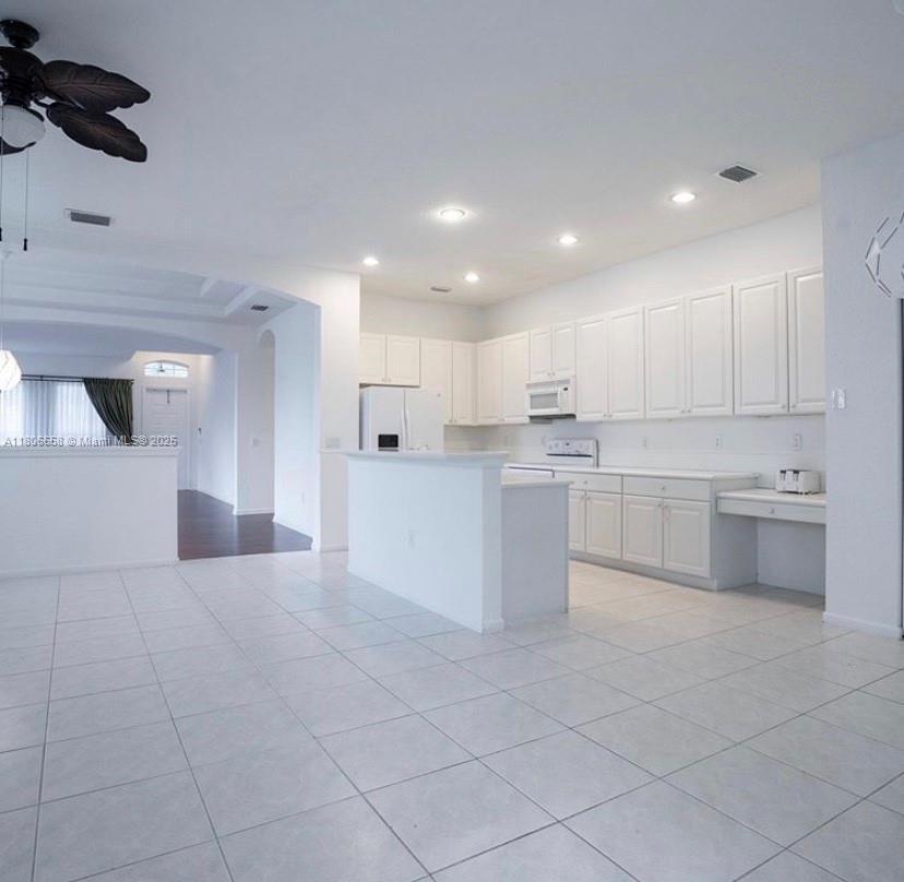 998 NW 167th Ter 998