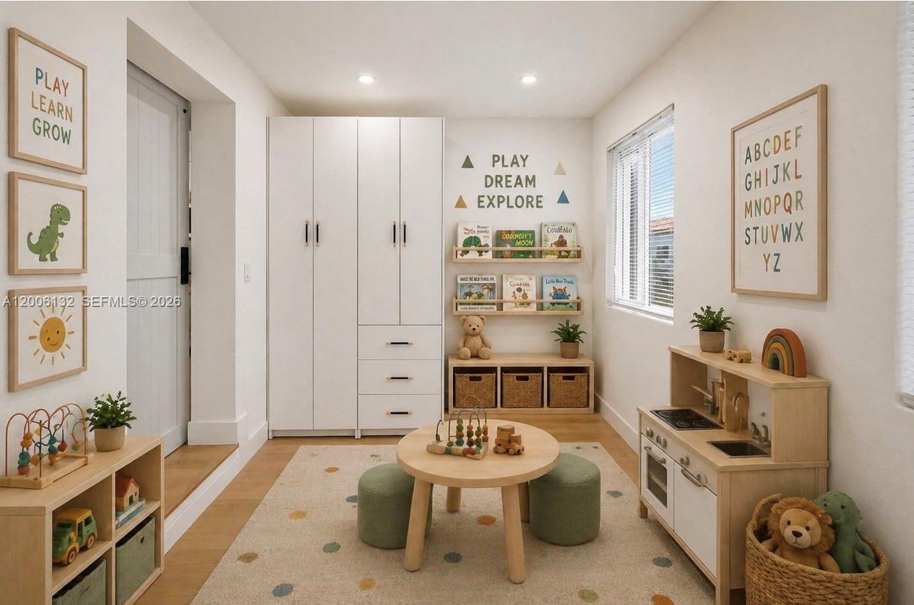 CRESTWOOD - Residential