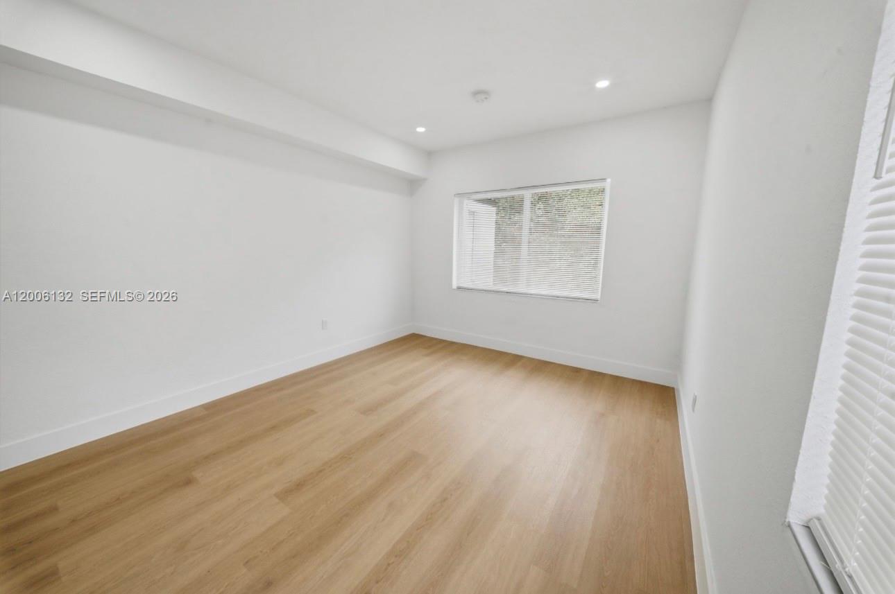 CRESTWOOD - Residential