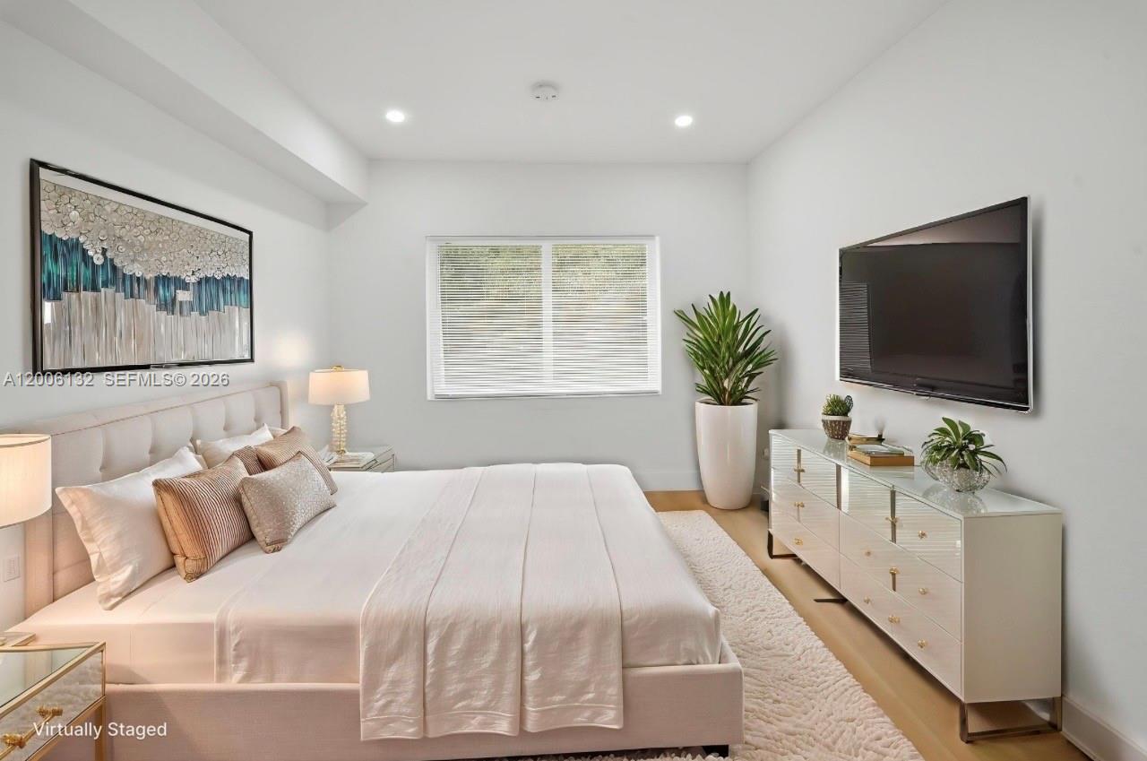 CRESTWOOD - Residential