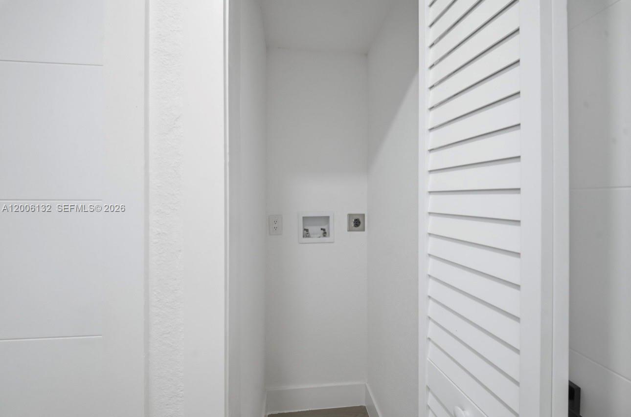 CRESTWOOD - Residential