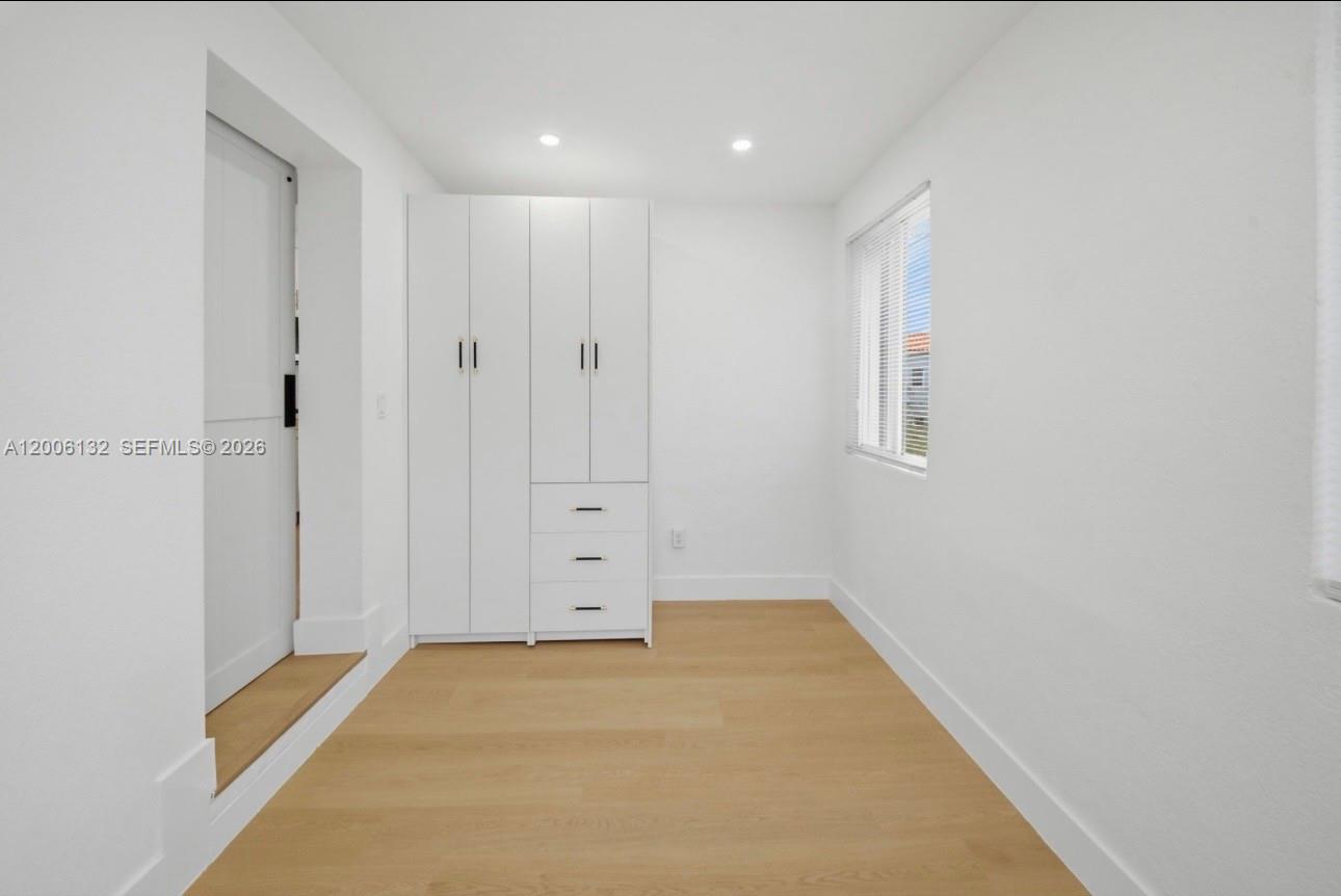 CRESTWOOD - Residential