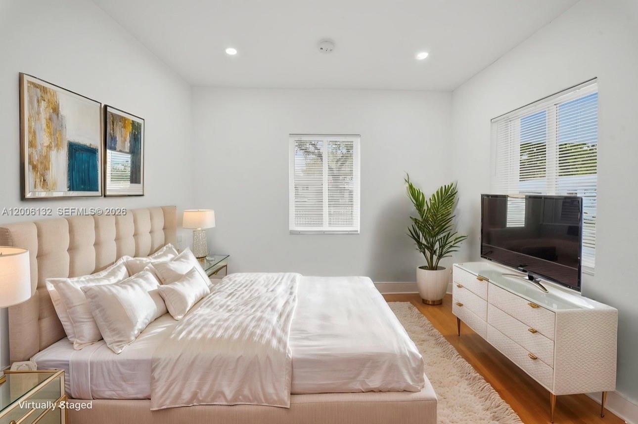 CRESTWOOD - Residential